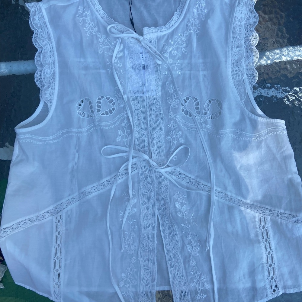 NWT Zara White Embroidered Tied Top